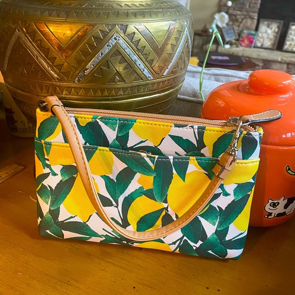 Giani Bernini Lemon Print Wristlet EUC. - Picture 3 of 16